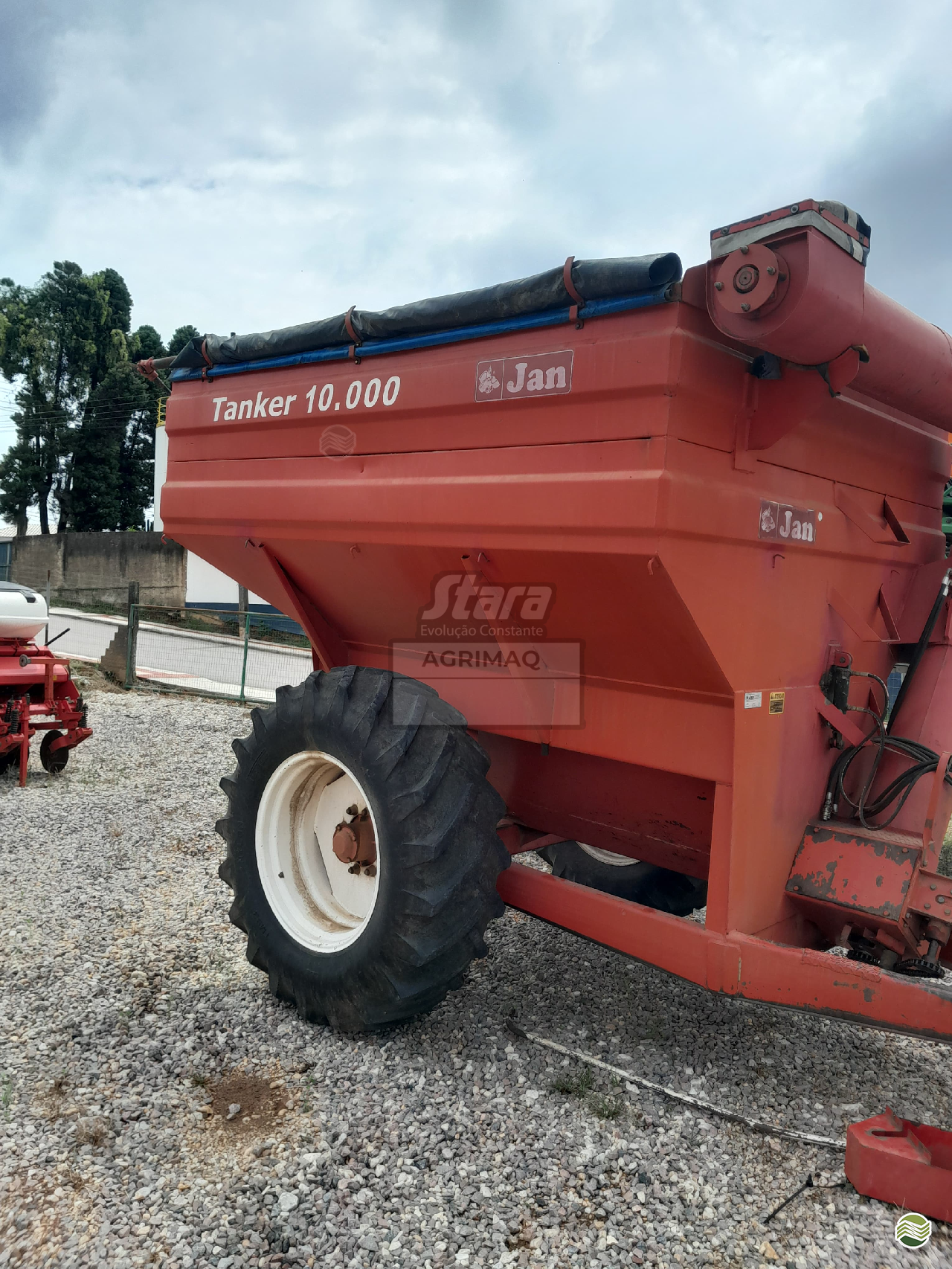 IMPLEMENTOS AGRICOLAS CARRETA BAZUKA GRANELEIRA 10000 Agrimaq Máquinas Agrícolas - Stara ARAUCARIA PARANÁ PR